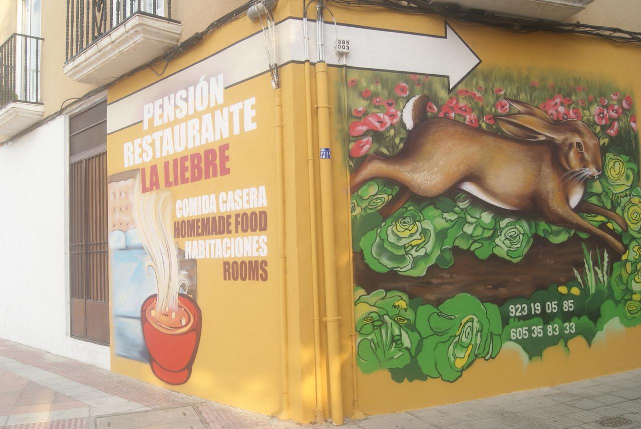 Pensión Restaurante La Liebre Salamanca Exterior foto